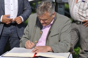 Staatssekretär Roland Weigert besucht den Solarpark Tännesberg