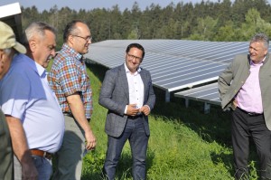 Staatssekretär Roland Weigert besucht den Solarpark Tännesberg