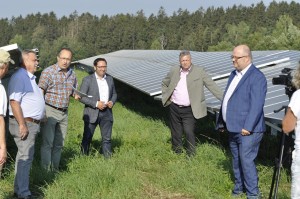 Staatssekretär Roland Weigert besucht den Solarpark Tännesberg