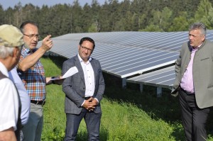Staatssekretär Roland Weigert besucht den Solarpark Tännesberg